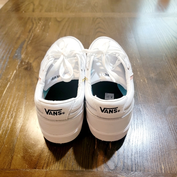 Vans Lowland CC - Picture 3 of 5